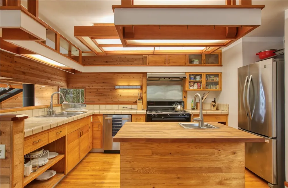 1021 Hillcrest Cambria, CA 93428