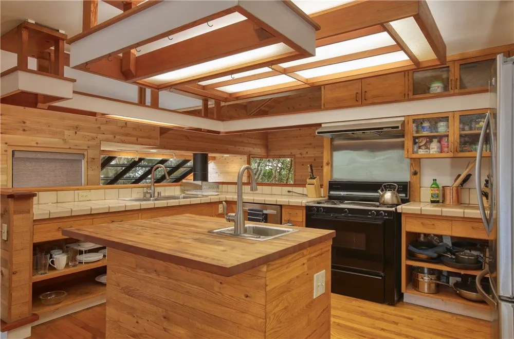 1021 Hillcrest Cambria, CA 93428