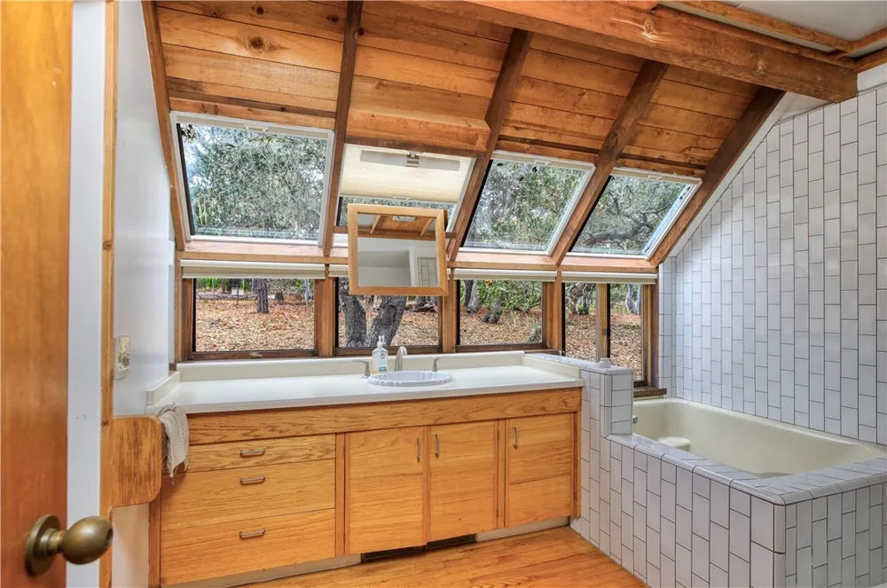 1021 Hillcrest Cambria, CA 93428