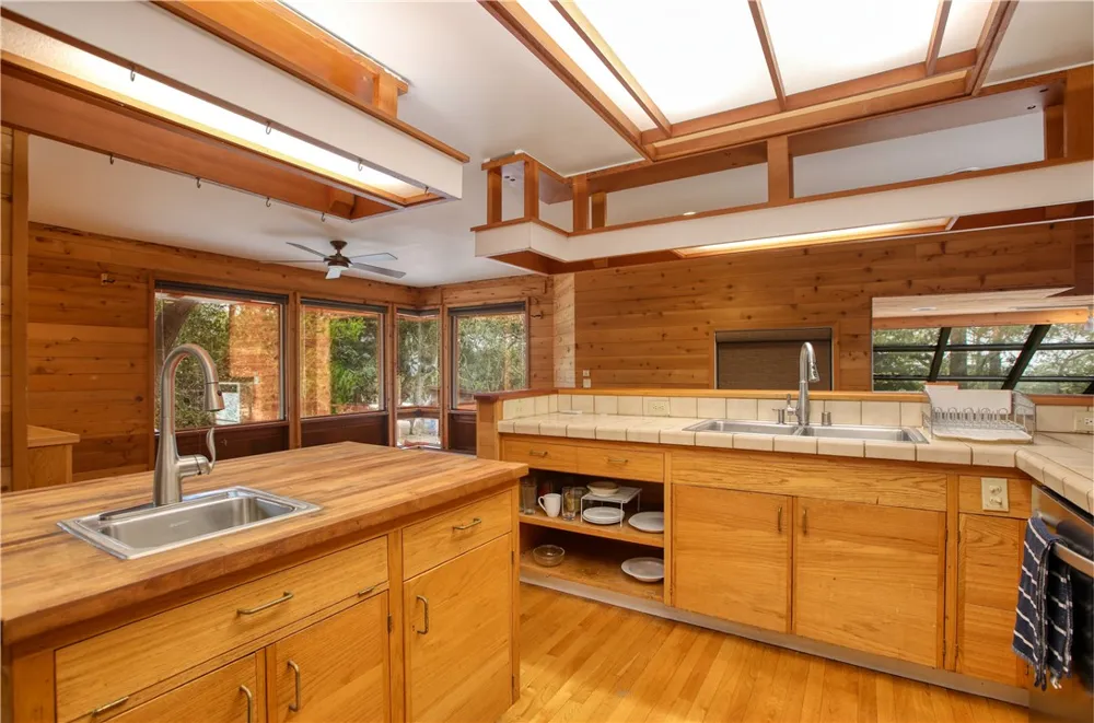 1021 Hillcrest Cambria, CA 93428