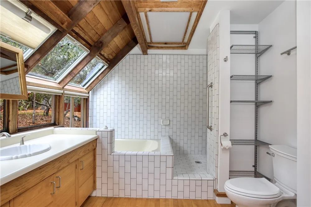 1021 Hillcrest Cambria, CA 93428