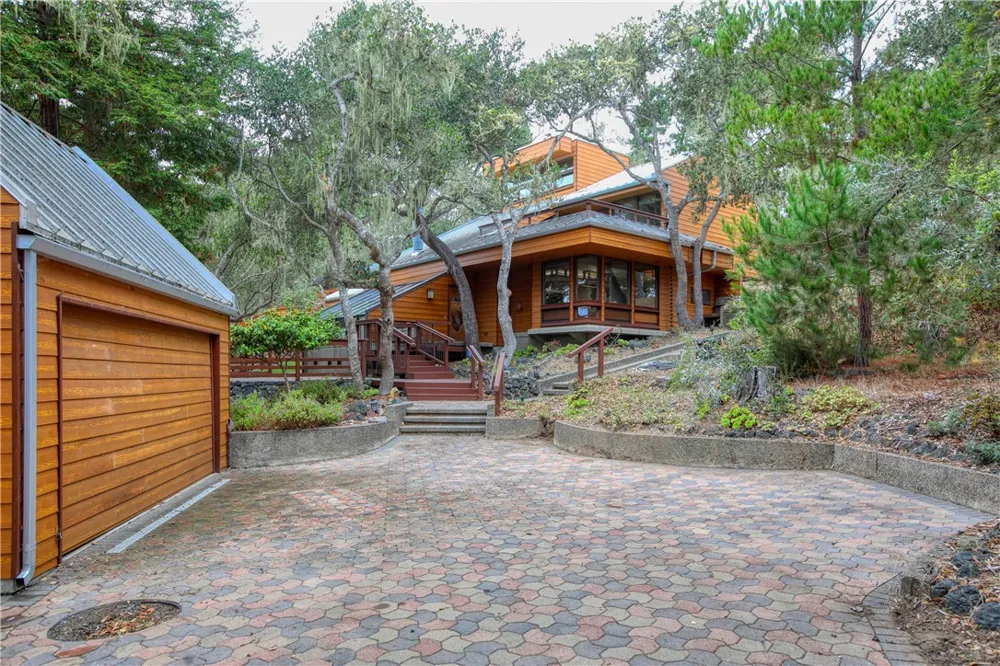 1021 Hillcrest Cambria, CA 93428