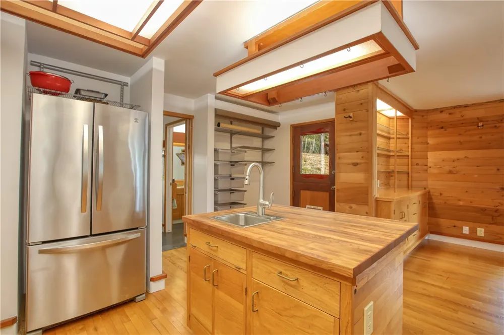 1021 Hillcrest Cambria, CA 93428