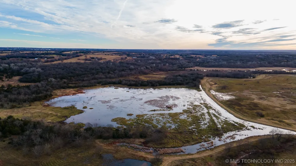 E 930 ROAD Chandler, OK 74834