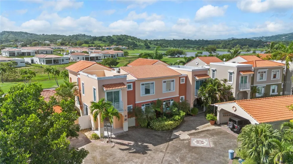 30 FLAMBOYAN GREENS Humacao, PR 00791