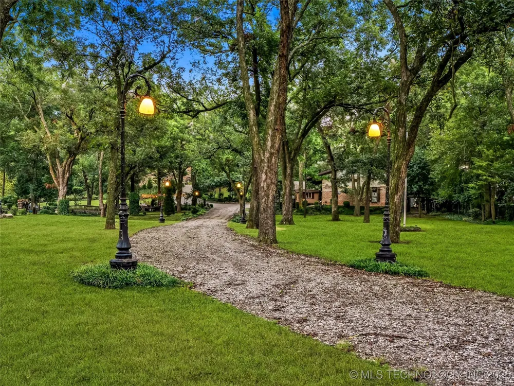 21461 E Apache Street Catoosa, OK 74015