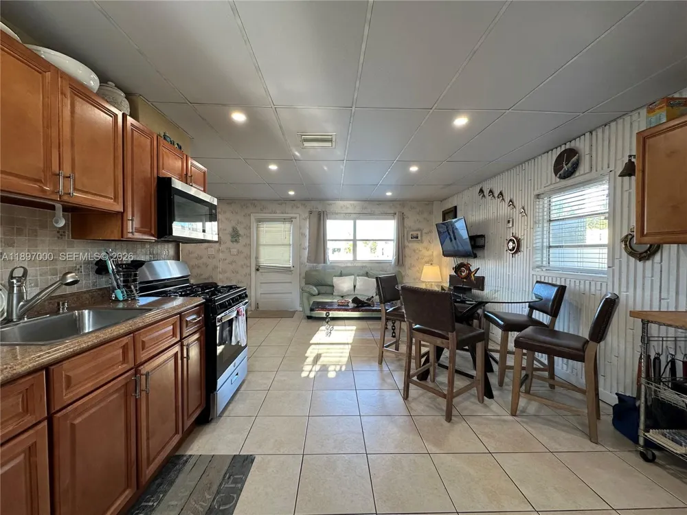 164 Venetian Dr Islamorada, FL 33036
