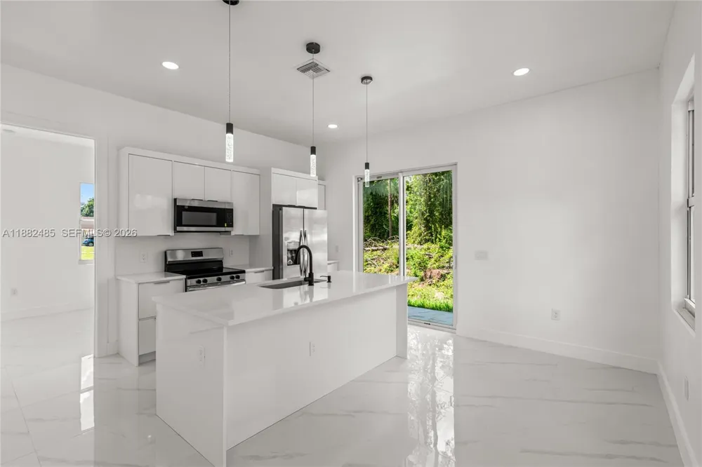 936 Anthony E Lehigh Acres, FL 33974