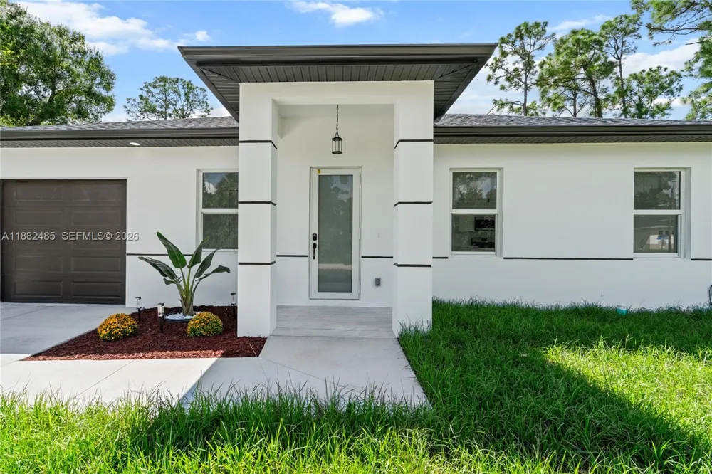 936 Anthony E Lehigh Acres, FL 33974