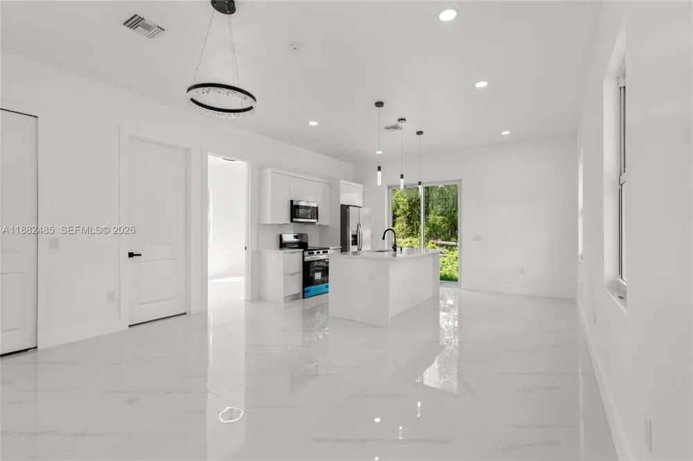 936 Anthony E Lehigh Acres, FL 33974