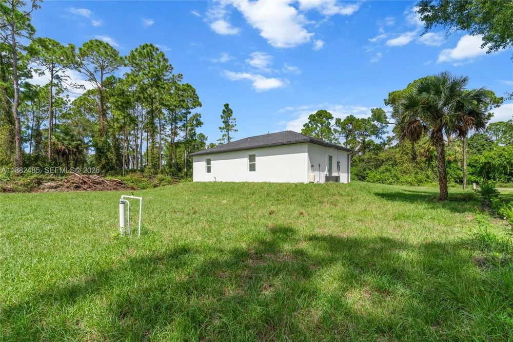 936 Anthony E Lehigh Acres, FL 33974