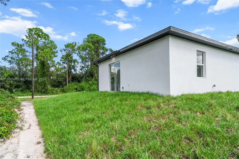 936 Anthony E Lehigh Acres, FL 33974