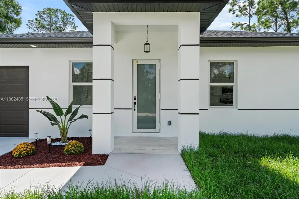 936 Anthony E Lehigh Acres, FL 33974
