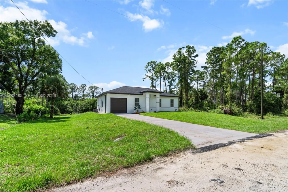 936 Anthony E Lehigh Acres, FL 33974