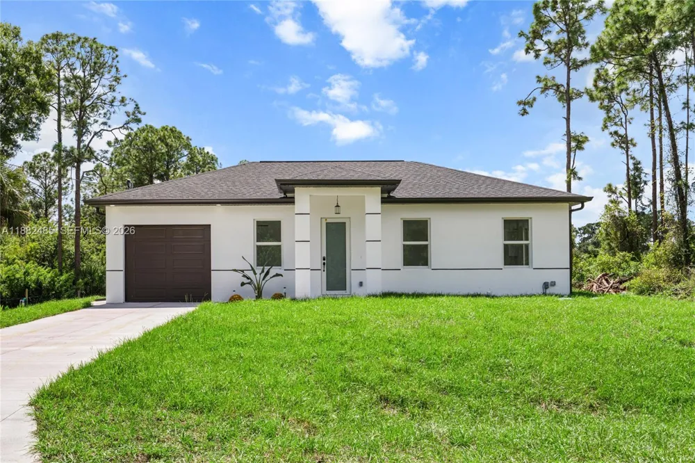 936 Anthony E Lehigh Acres, FL 33974