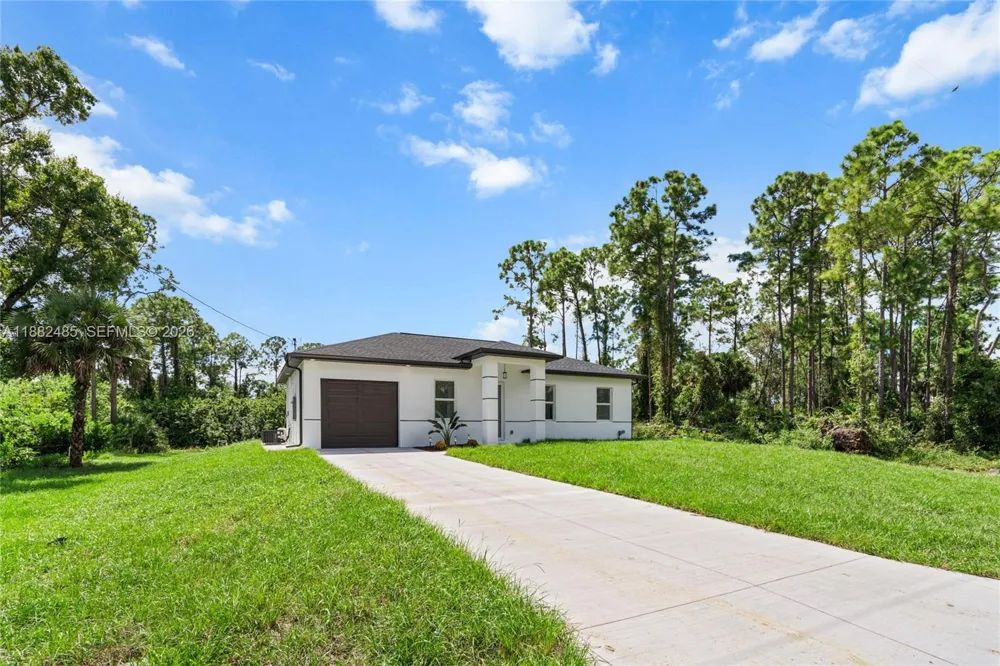 936 Anthony E Lehigh Acres, FL 33974