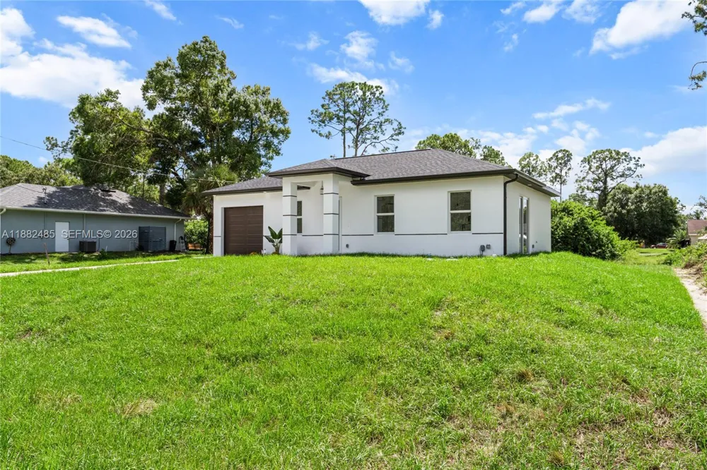 936 Anthony E Lehigh Acres, FL 33974