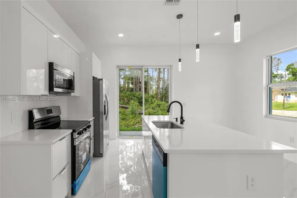 936 Anthony E Lehigh Acres, FL 33974