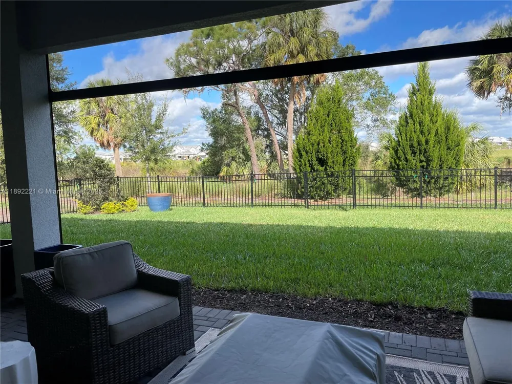 4960 Surfside Circle Bradenton, FL 34211
