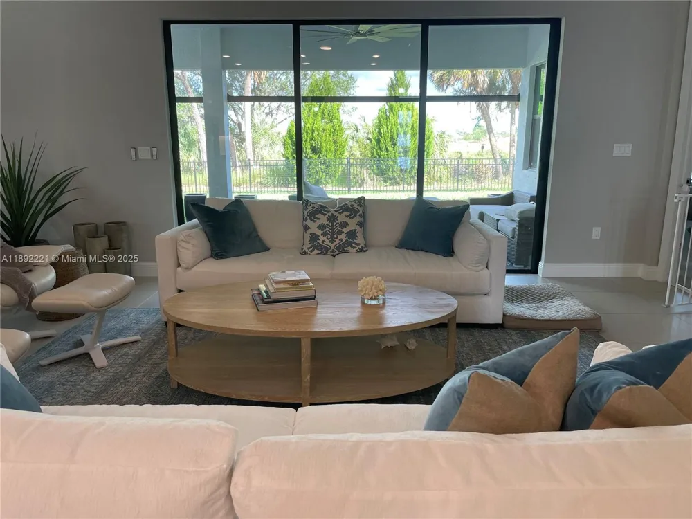 4960 Surfside Circle Bradenton, FL 34211