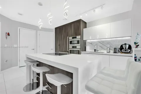 851 NE 1st Ave #806