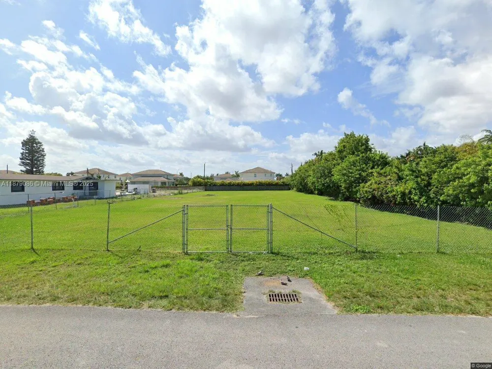 120 NW 120TH AVE Sweetwater, FL 33182