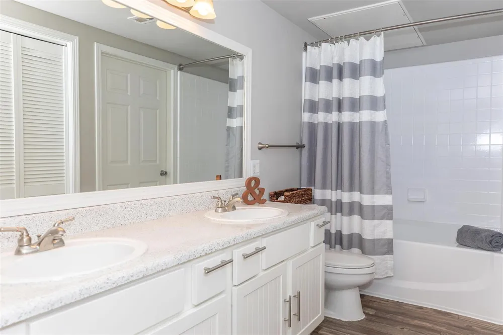 19100 N Glenwest Drive #236 Friendswood, TX 77546