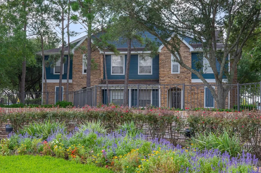 19100 N Glenwest Drive #236 Friendswood, TX 77546