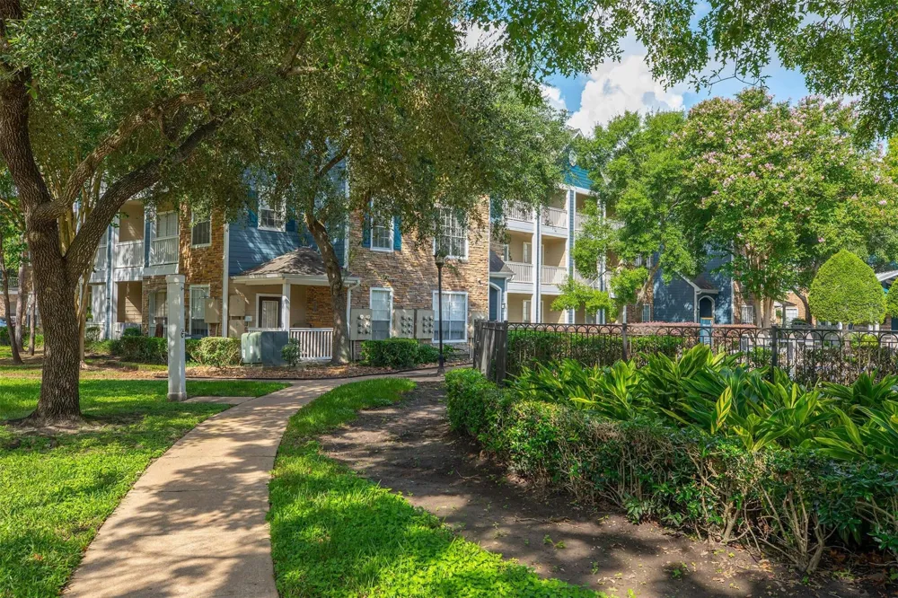 19100 N Glenwest Drive #236 Friendswood, TX 77546