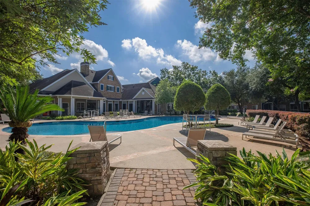 19100 N Glenwest Drive #236 Friendswood, TX 77546