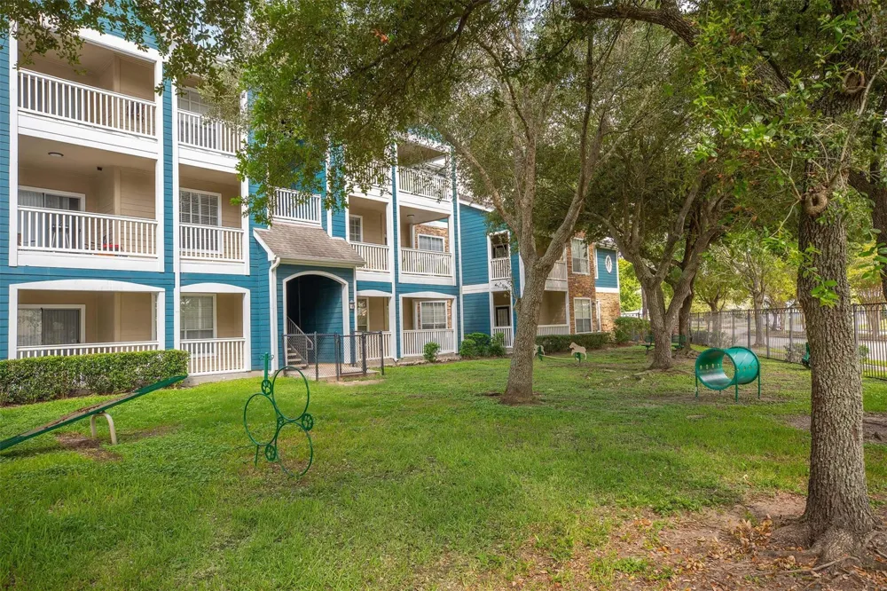 19100 N Glenwest Drive #236 Friendswood, TX 77546
