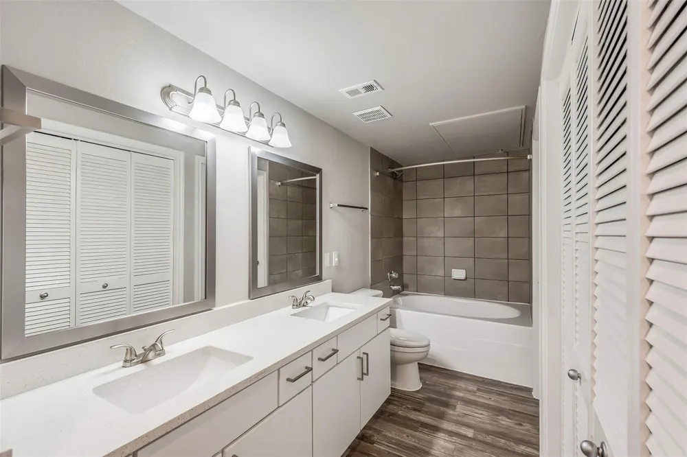 19100 N Glenwest Drive #236 Friendswood, TX 77546