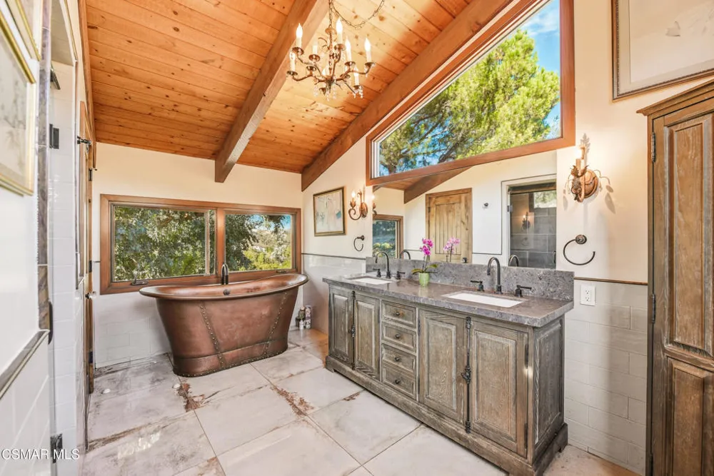 356 E Carlisle Road Thousand Oaks, CA 91361