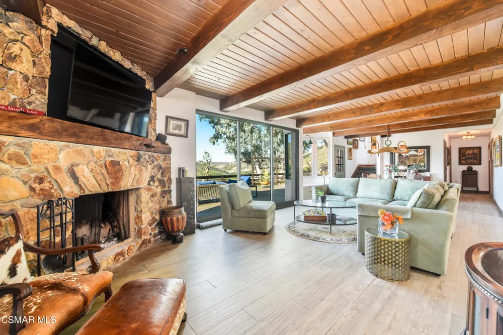 356 E Carlisle Road Thousand Oaks, CA 91361