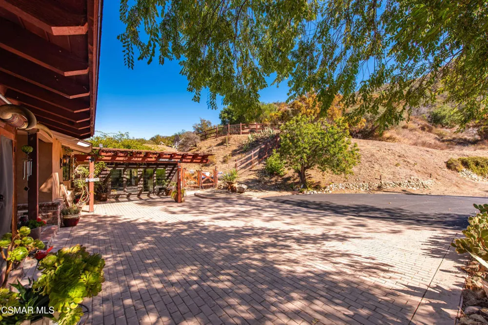 356 E Carlisle Road Thousand Oaks, CA 91361