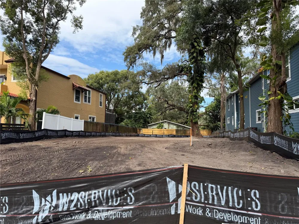 1105 ELMWOOD STREET Orlando, FL 32801