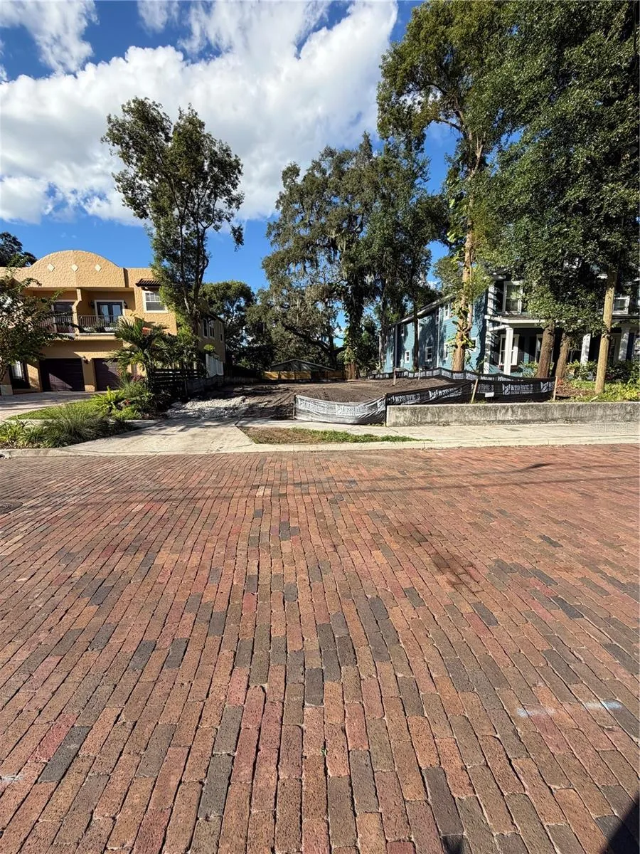 1105 ELMWOOD STREET Orlando, FL 32801