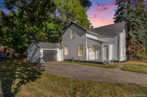 11 S Gratiot Avenue