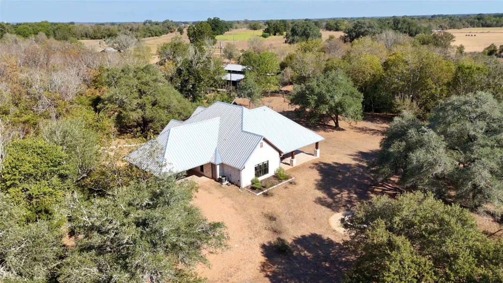 2656 River Bend Road Smithville, TX 78957