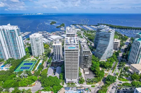 2655 S Bayshore #1506