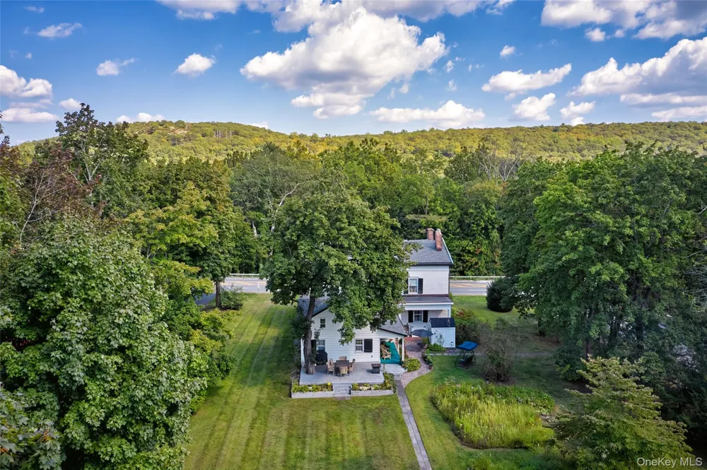 19 Orange Turnpike Sloatsburg, NY 10974