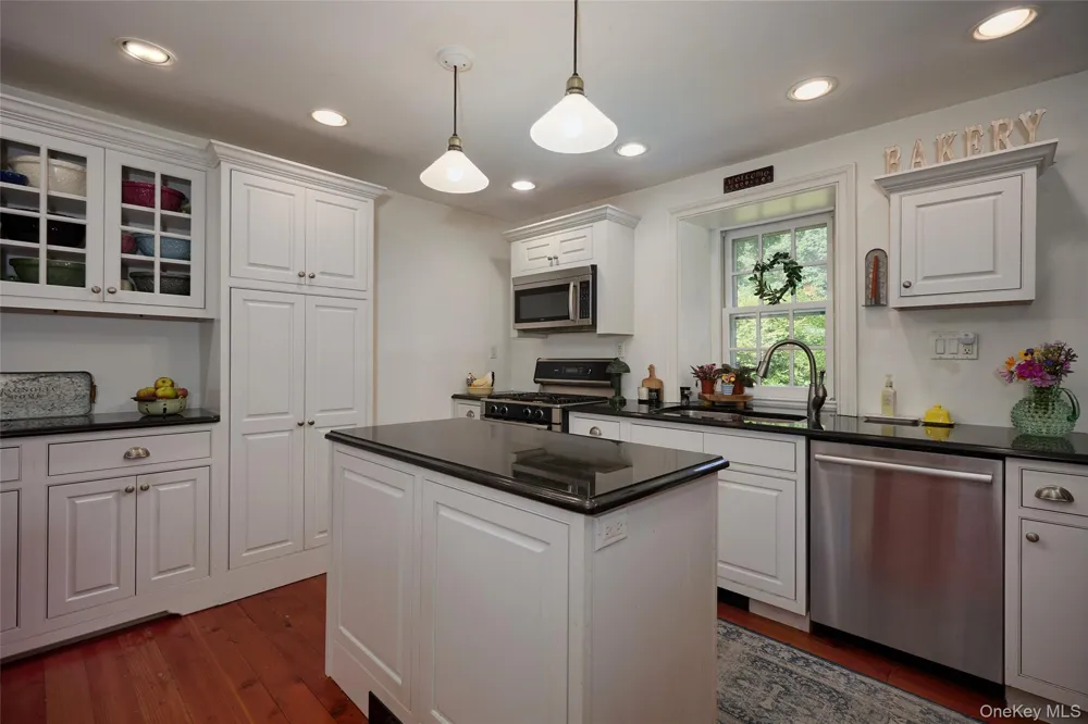 19 Orange Turnpike Sloatsburg, NY 10974
