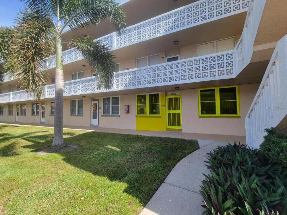 4915 BAY STREET NE #122 St Petersburg, FL 33703