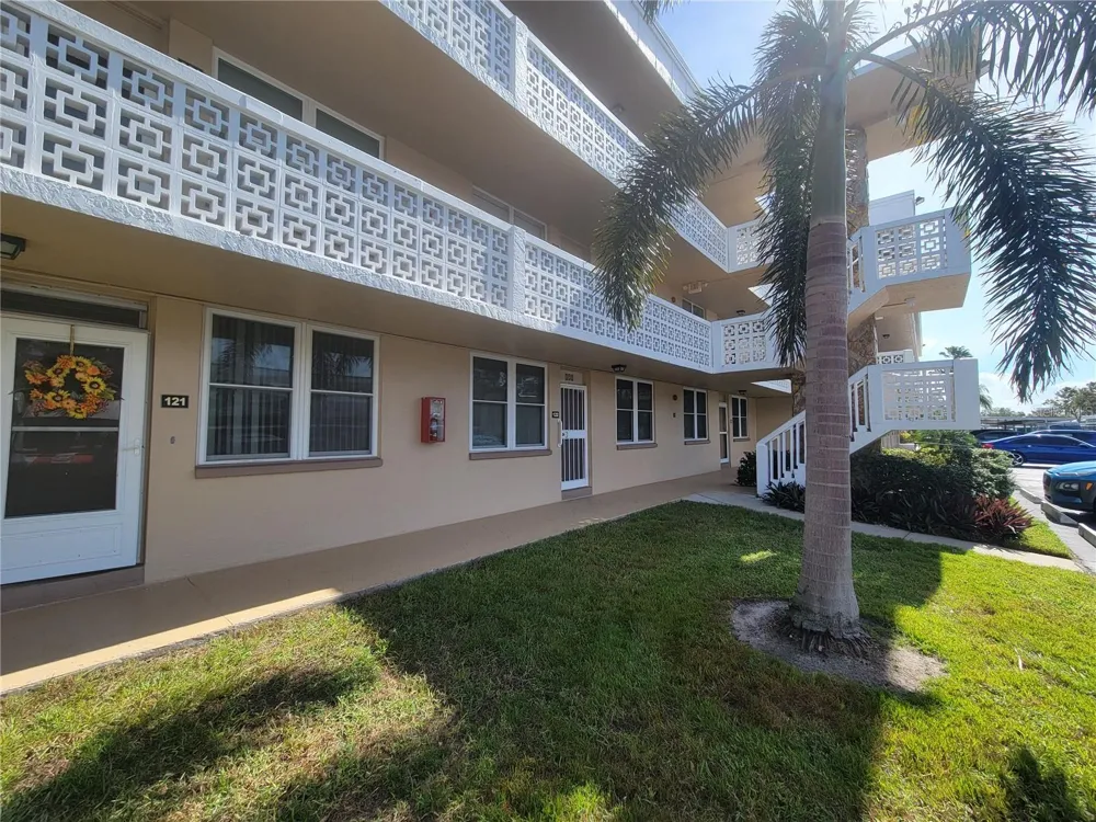 4915 BAY STREET NE #122 St Petersburg, FL 33703