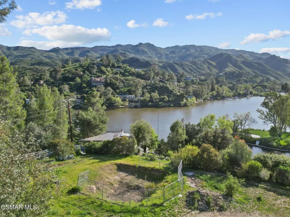 2239 Pinecrest Road Agoura Hills, CA 91301