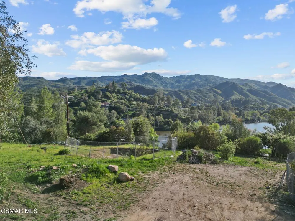 2239 Pinecrest Road Agoura Hills, CA 91301