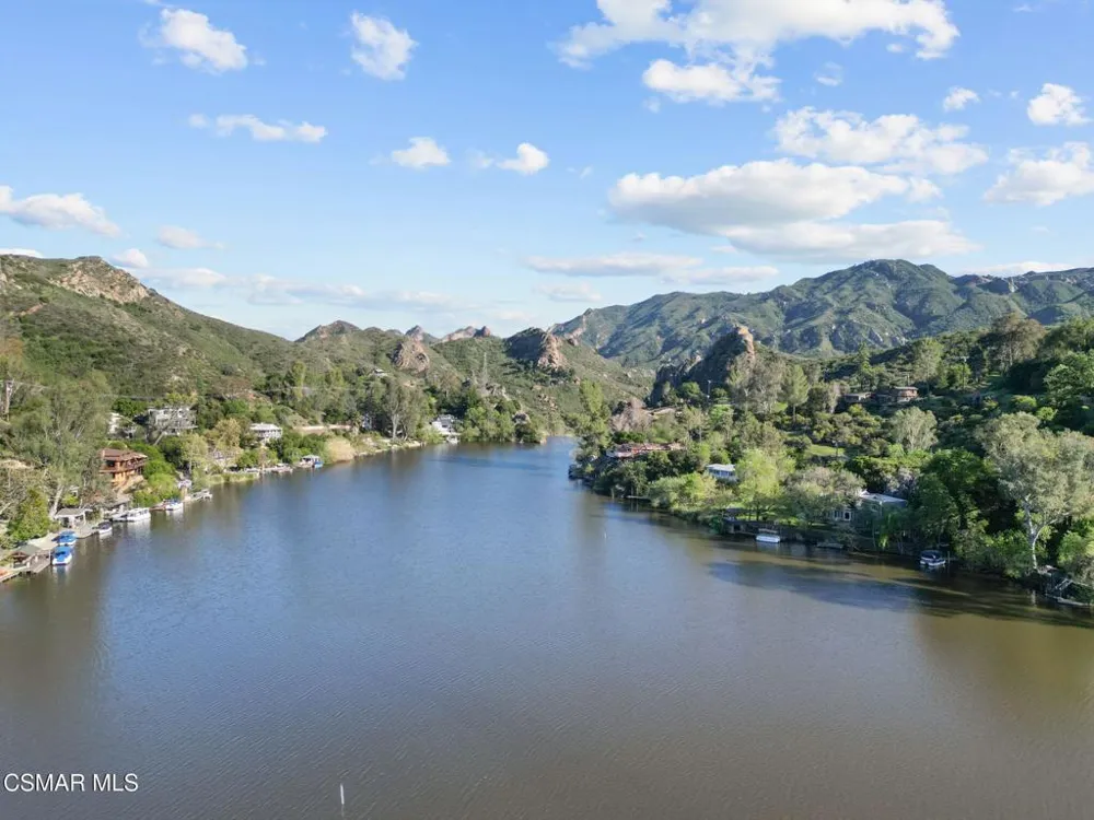 2239 Pinecrest Road Agoura Hills, CA 91301
