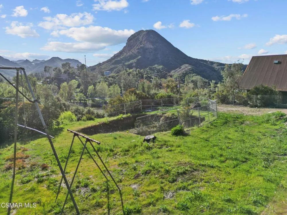 2239 Pinecrest Road Agoura Hills, CA 91301