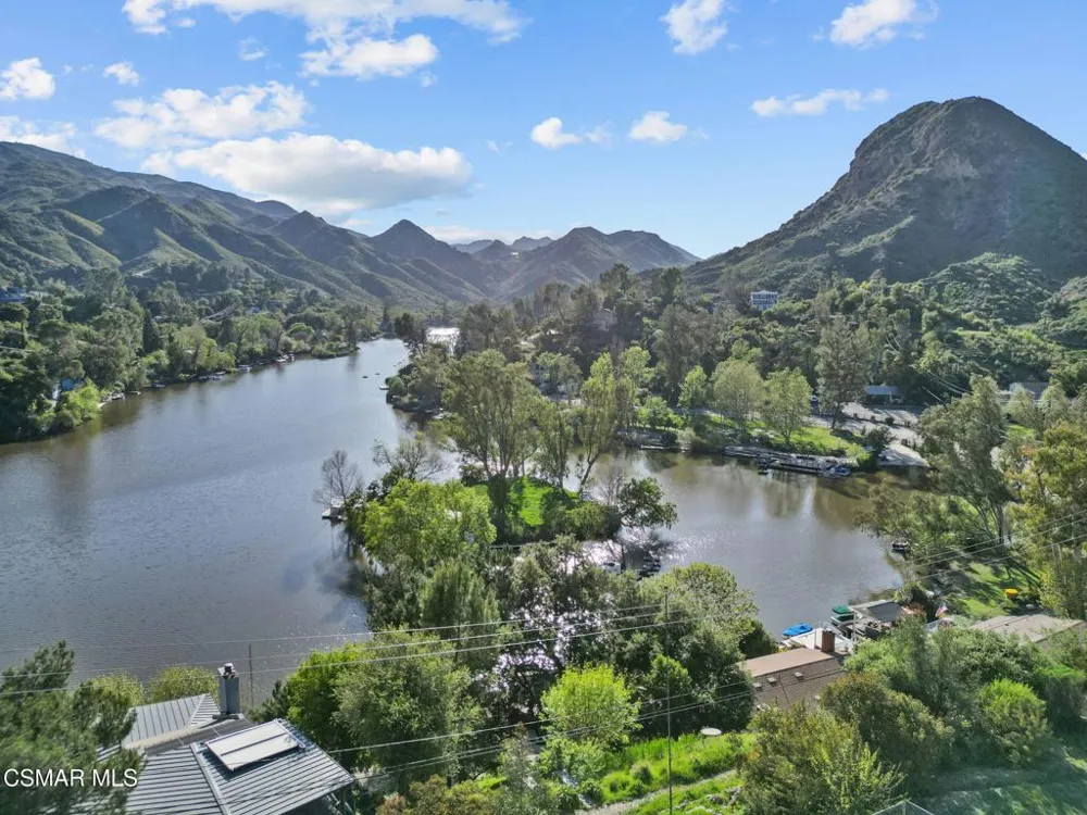 2239 Pinecrest Road Agoura Hills, CA 91301