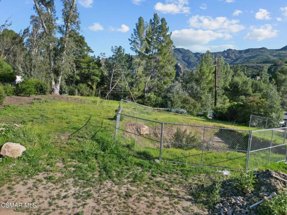 2239 Pinecrest Road Agoura Hills, CA 91301